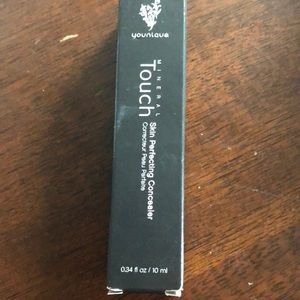 Younique— concealer